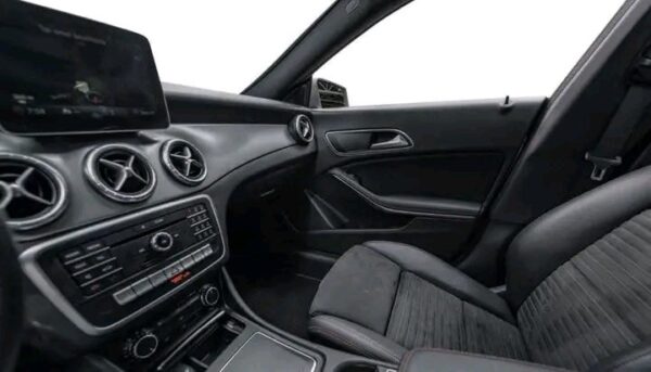 Mercedes-Benz EQC 400 4MATIC AMG - Image 13