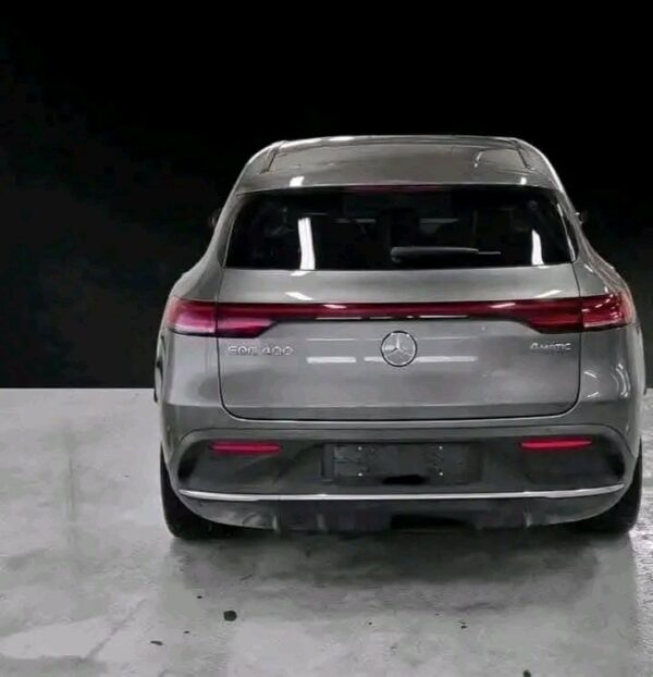 Mercedes-Benz EQC 400 4MATIC AMG - Image 16