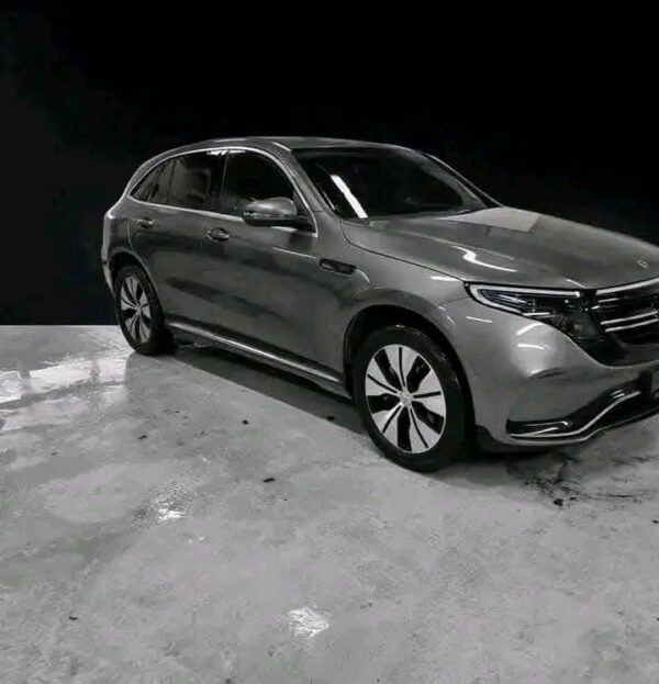 Mercedes-Benz EQC 400 4MATIC AMG - Image 12