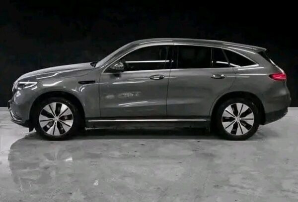 Mercedes-Benz EQC 400 4MATIC AMG - Image 11