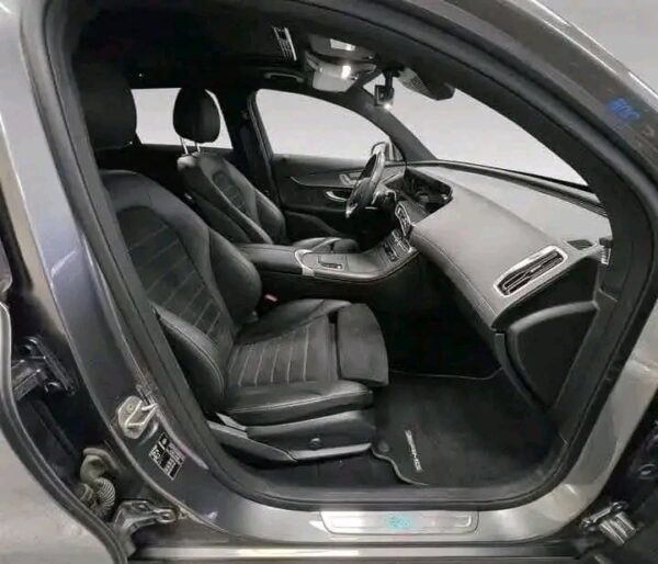 Mercedes-Benz EQC 400 4MATIC AMG - Image 4