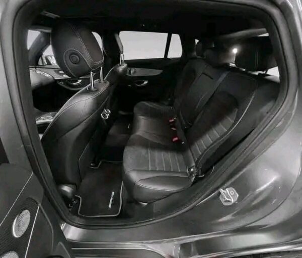 Mercedes-Benz EQC 400 4MATIC AMG - Image 8
