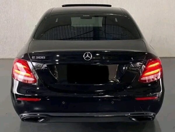 Mercedes Benz E300 Avantgarde 2.0 - Image 9