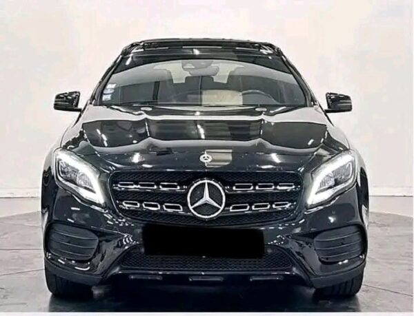 MERCEDES GLA 200/ STARLIGHT