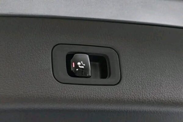 Mercedes-Benz GLC - Image 21
