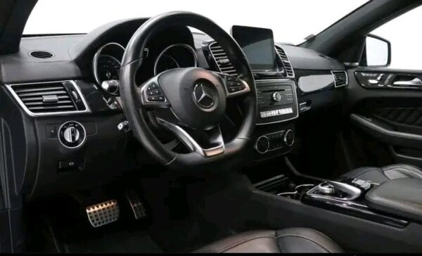 Mercedes-Benz GLE
COUPE 350d - Image 12
