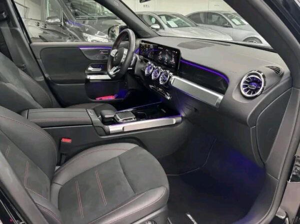 Mercedes-Benz GLB 200 AMG - Image 9