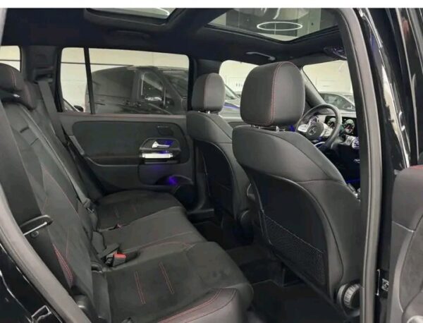Mercedes-Benz GLB 200 AMG - Image 7