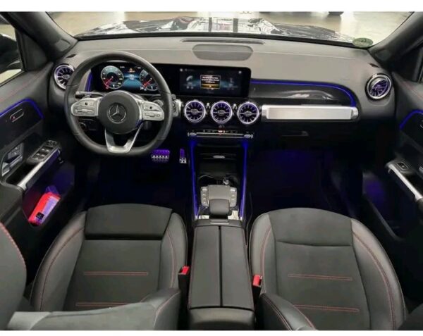 Mercedes-Benz GLB 200 AMG - Image 8