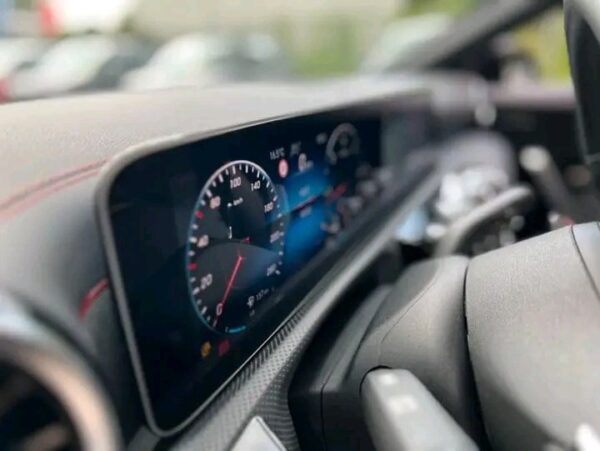 Mercedes-Benz CLA 200d*AMG-LINE - Image 13