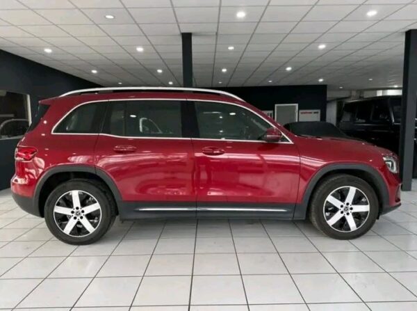 Mercedes-Benz GLB 200 - Image 10