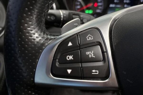Mercedes-Benz C-Class - Image 32