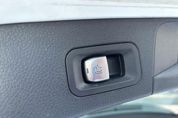 Mercedes-Benz C-Class - Image 6