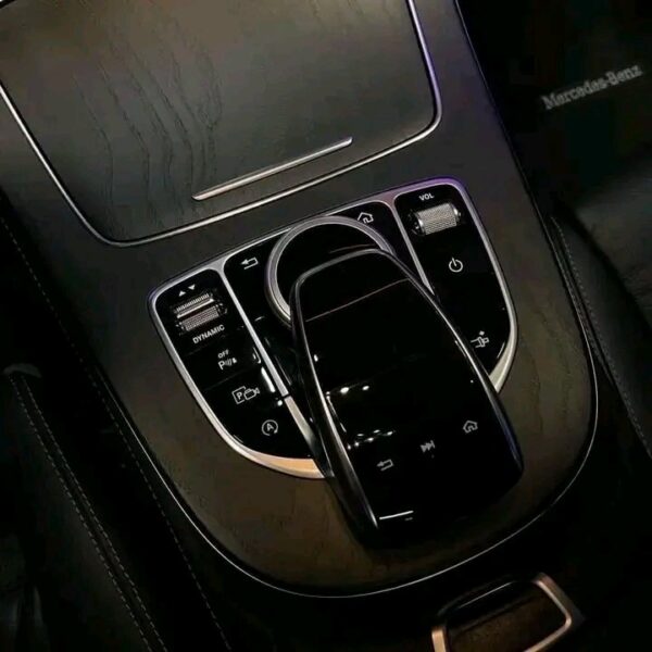Mercedes-Benz E-Class - Image 18