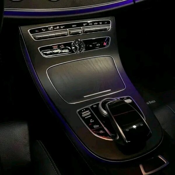 Mercedes-Benz E-Class - Image 8