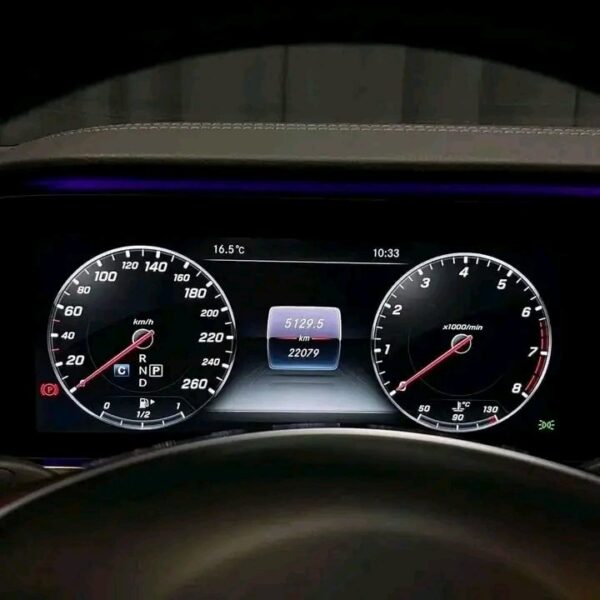 Mercedes-Benz E-Class - Image 13
