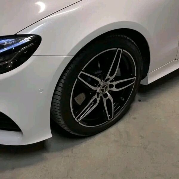 Mercedes-Benz E-Class - Image 4