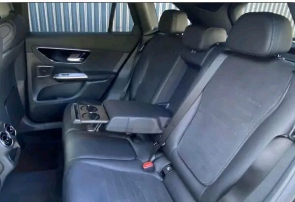 Mercedes-Benz GLC 200 4MATIC AMG Line - Image 6