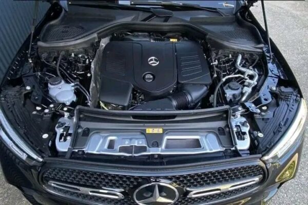 Mercedes-Benz GLC 200 4MATIC AMG Line - Image 4