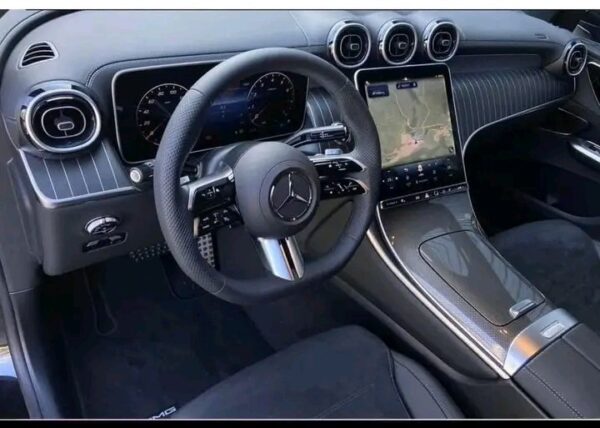 Mercedes-Benz GLC 200 4MATIC AMG Line - Image 9