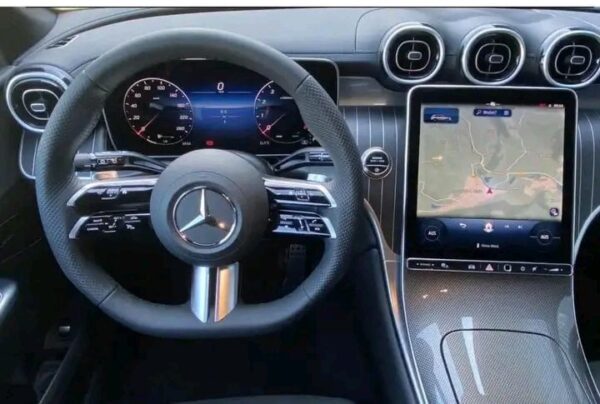 Mercedes-Benz GLC 200 4MATIC AMG Line - Image 8