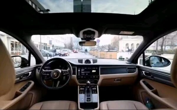 Porsche Macan – Image 11