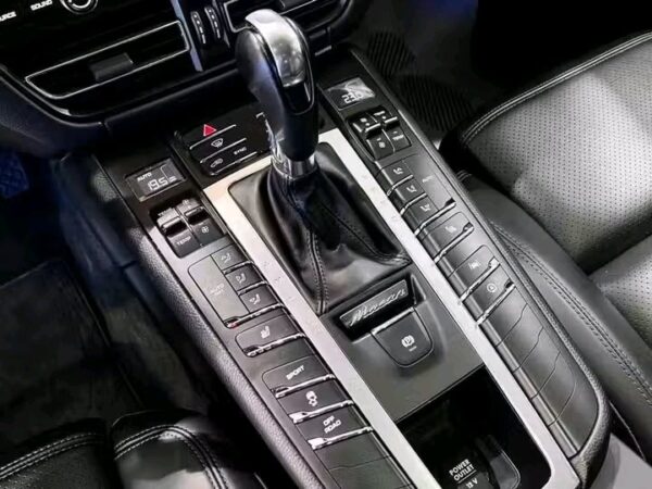 Porsche Macan – Image 23