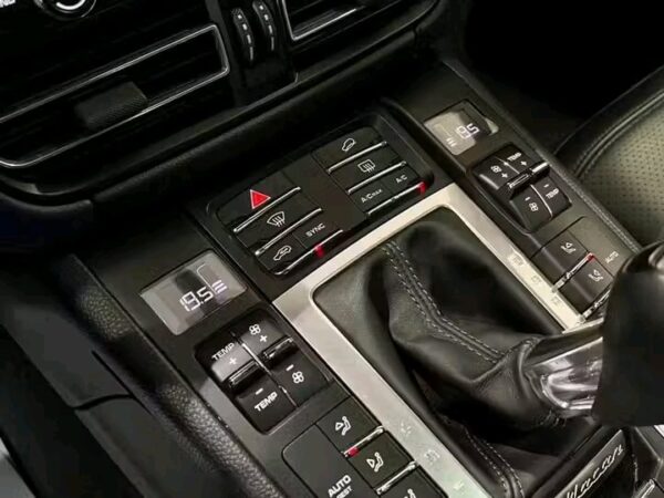 Porsche Macan – Image 22