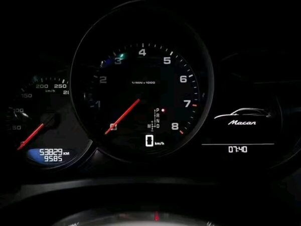 Porsche Macan – Image 8