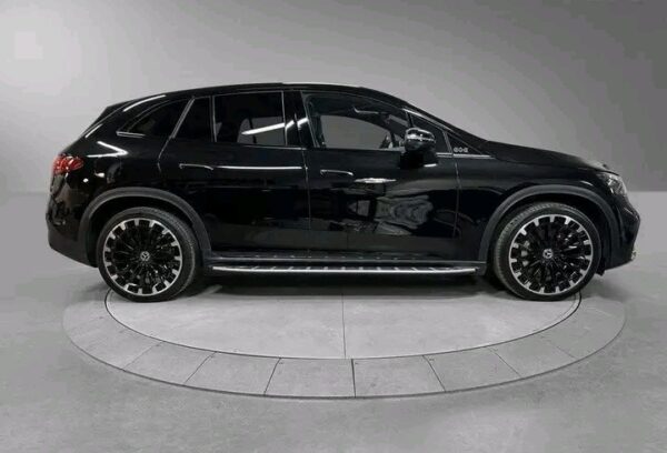 Mercedes-Benz EQE SUV 350 4MATIC AMG – Image 29