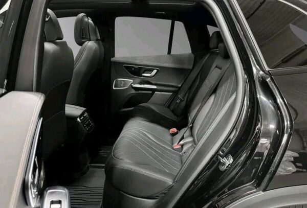 Mercedes-Benz EQE SUV 350 4MATIC AMG – Image 8