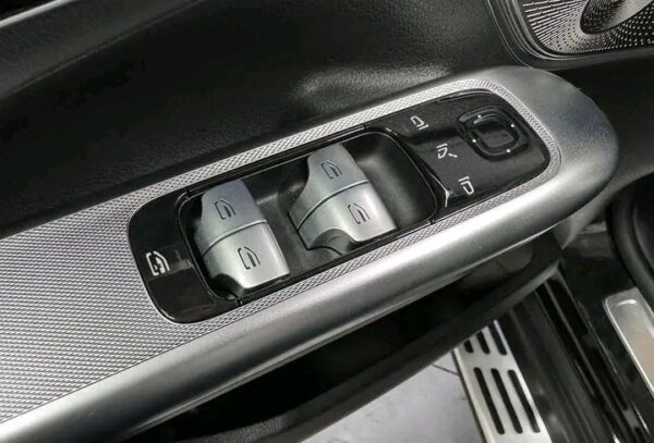 Mercedes-Benz EQE SUV 350 4MATIC AMG – Image 17