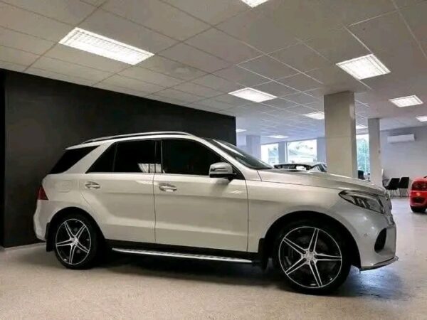 Mercedes-Benz GLE - Image 4