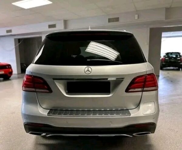 Mercedes-Benz GLE - Image 32
