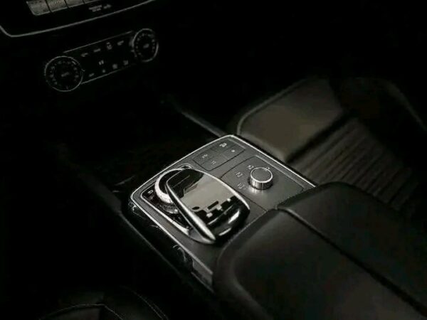 Mercedes-Benz GLE - Image 12