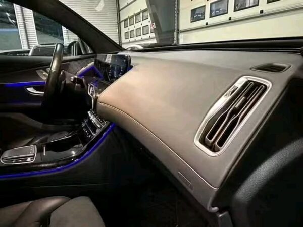 Mercedes-Benz EQC - Image 23