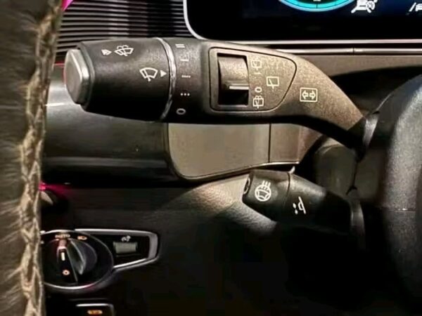 Mercedes-Benz EQC - Image 32