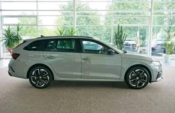 Skoda Octavia Combi 1.4 RS - Image 8