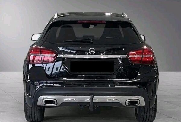 Mercedes-Benz GLA - Image 18