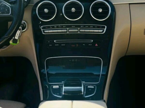 Mercedes-Benz C 200 4MATIC Limousine - Image 7