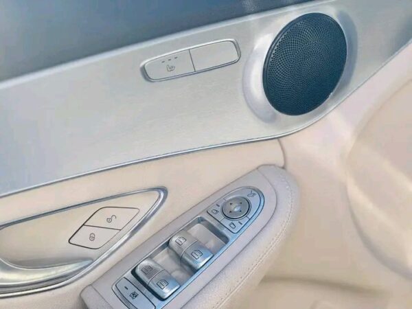 Mercedes-Benz C 200 4MATIC Limousine - Image 10
