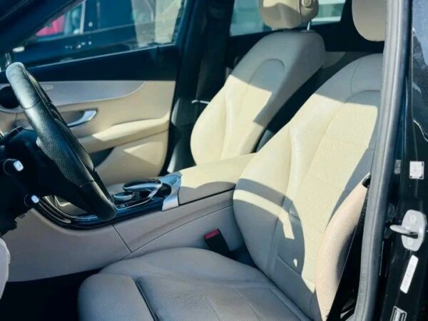 Mercedes-Benz C 200 4MATIC Limousine - Image 6