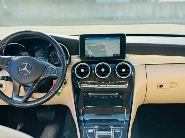 Mercedes-Benz C 200 4MATIC Limousine - Image 9