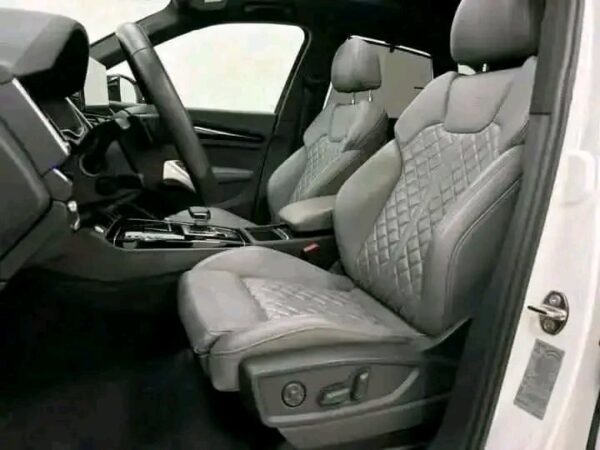 Audi Q5 40 – Image 17