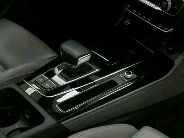 Audi Q5 40 – Image 19