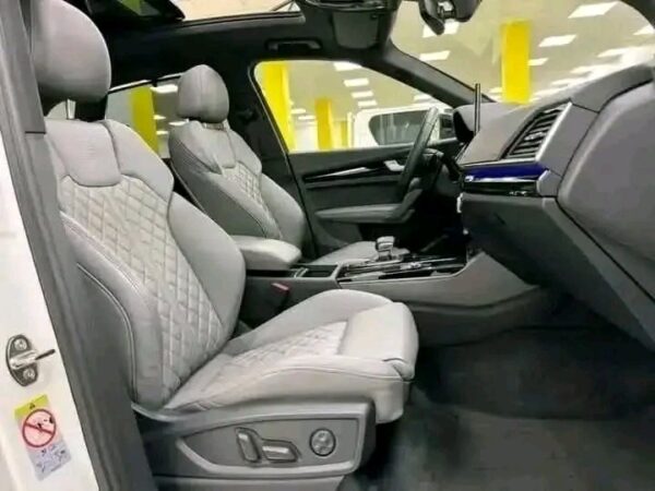 Audi Q5 40 – Image 12