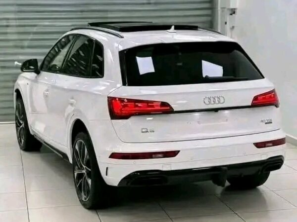 Audi Q5 40 – Image 24