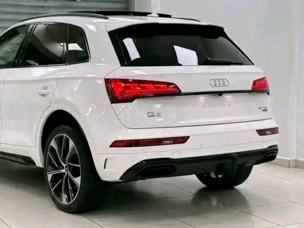 Audi Q5 40 – Image 26