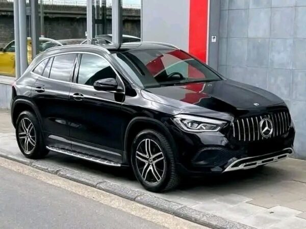 Mercedes-Benz GLA 200d Sport Line - Image 2