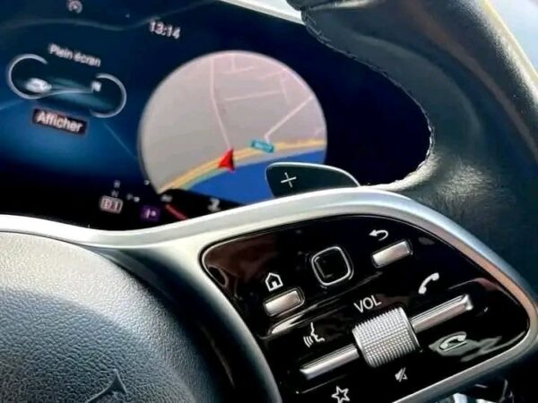 Mercedes-Benz GLA 200d Sport Line - Image 13